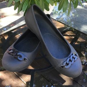 Black Crocs w/ chain detail